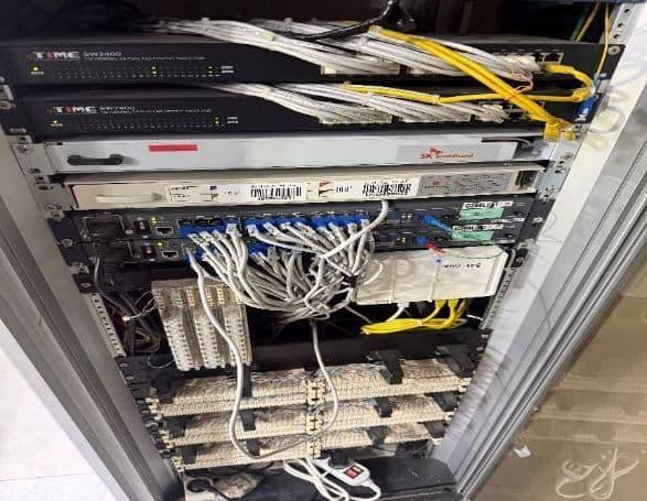 공사 전 2층 카운터 장비함 안 기존 장비와 단자